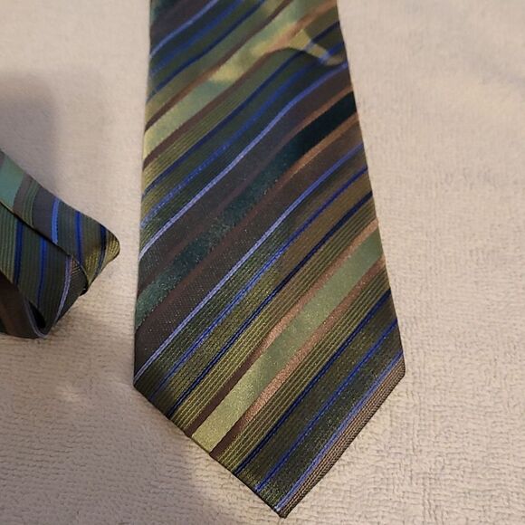 Kenneth Cole Reaction all silk tie - Picture 6 of 6